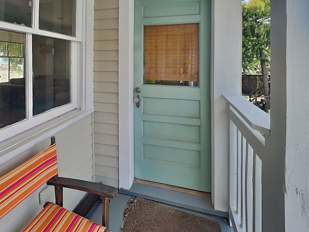 Sealy Street Duo by Ryson Vacation Rentals