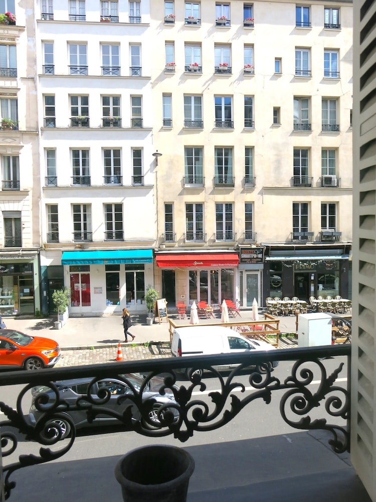 1 Bedroom in two Bedroom Luxe Marais Bretagne Citycosy