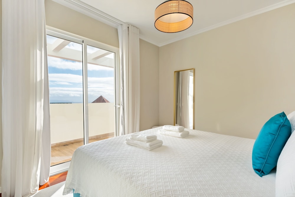 Exquisite Ocean Apartment by Madeira Sun T