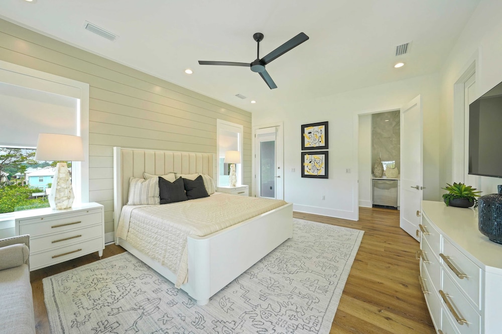 Sleeps 39 2 Luxe Homes w/ Free Golf Cart, Private Pool+spa 3 Blocks to Beach