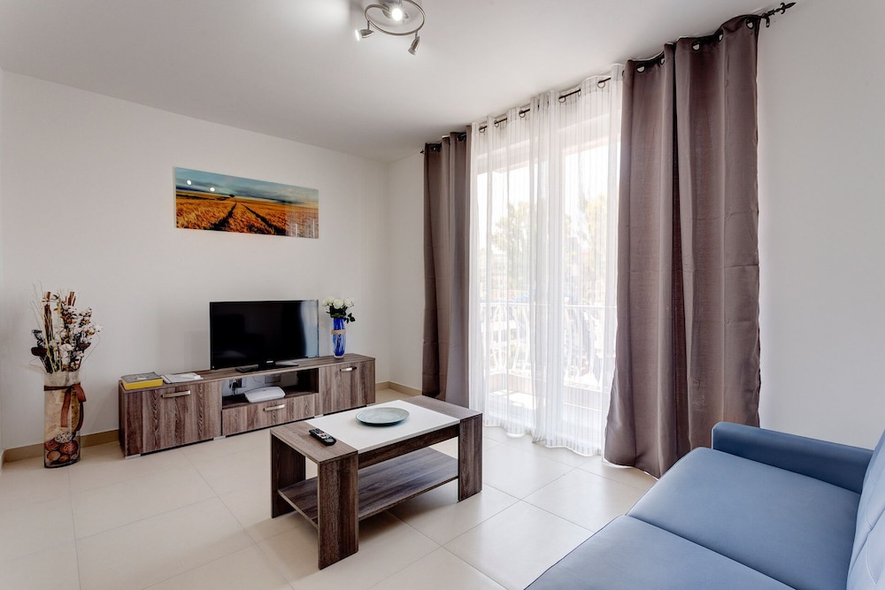 Gorgeous 1BR Apartment Close to Amenities