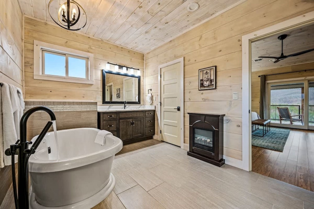 Sleeps18 Views 2 Hottubs Family Reunion Retreat