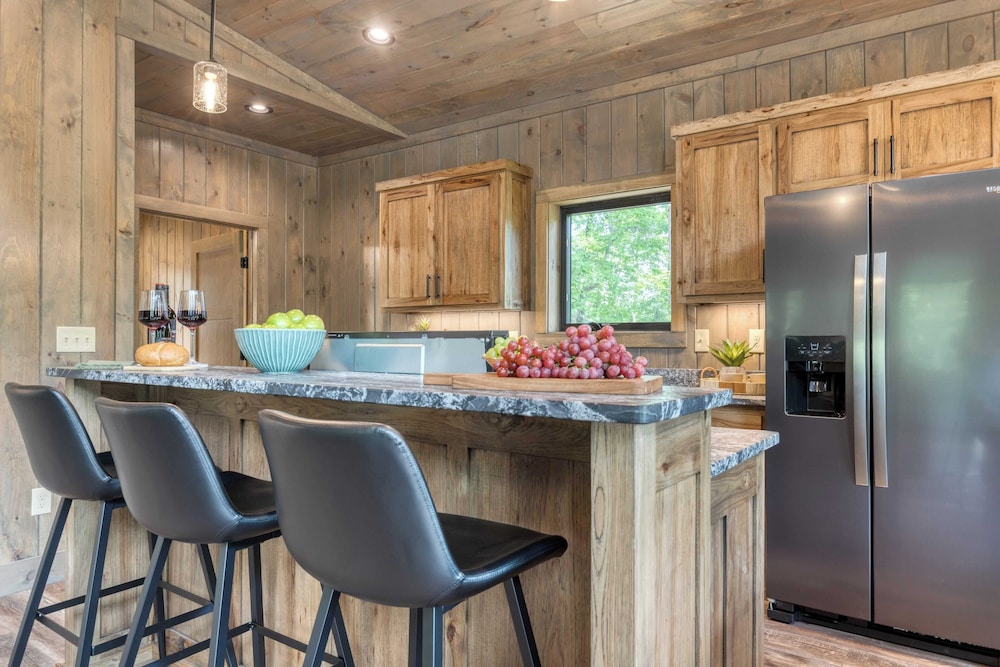 Luxe Cabin w/ Hot Tub, Views & Game Room Sleeps 10 Do Good Holler by Avantstay