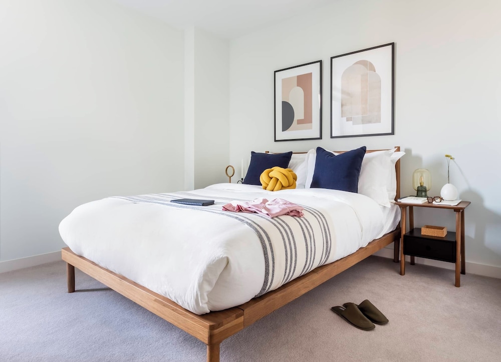 Croydon Central Apartments by Urban Rest