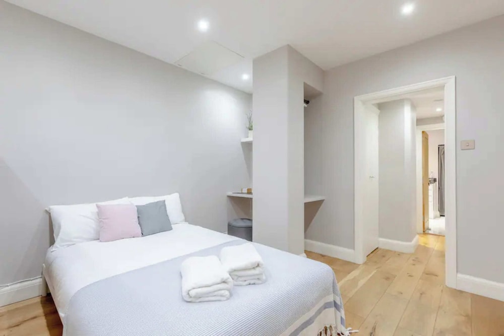 Modern Studio Flat - 1 min to Paddington Station