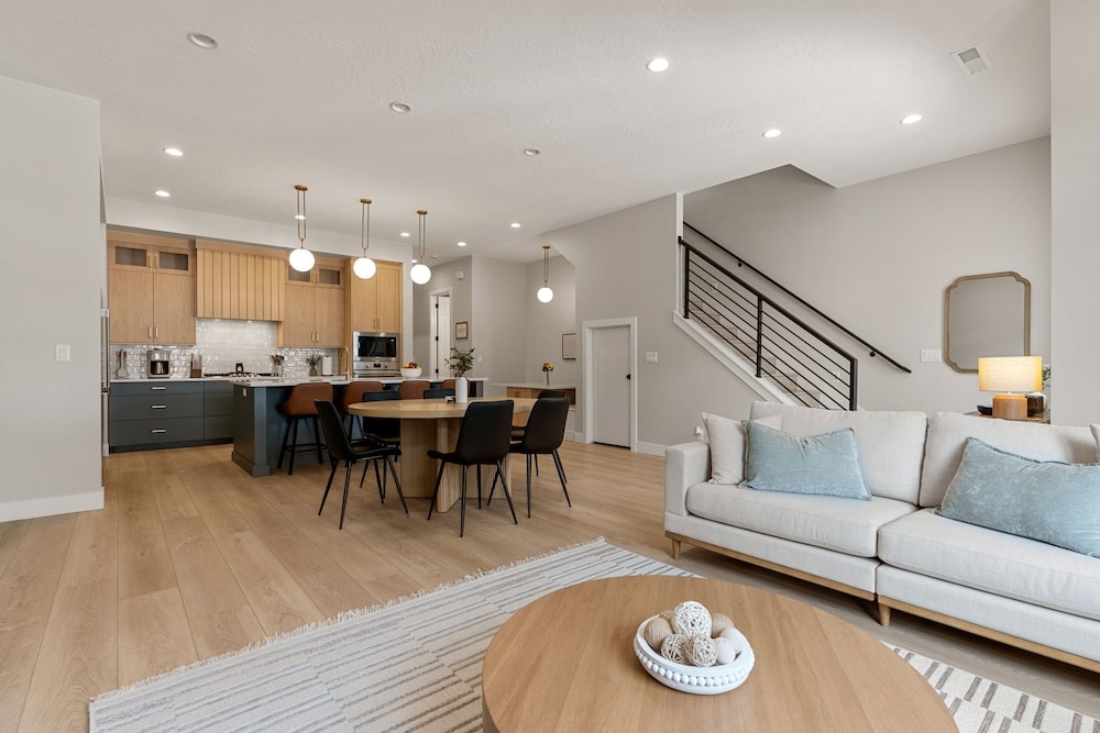 Weekend Vibes 5 Bedroom Townhouse