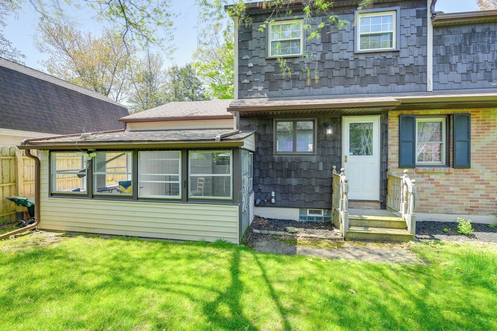 1 Mi to Lake Erie: Family-friendly Angola Home!