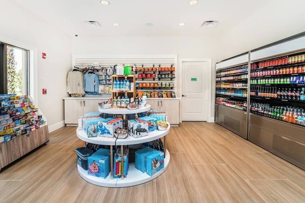 Family Fun Retreat Near Disney With Game Room & Themed Bedrooms