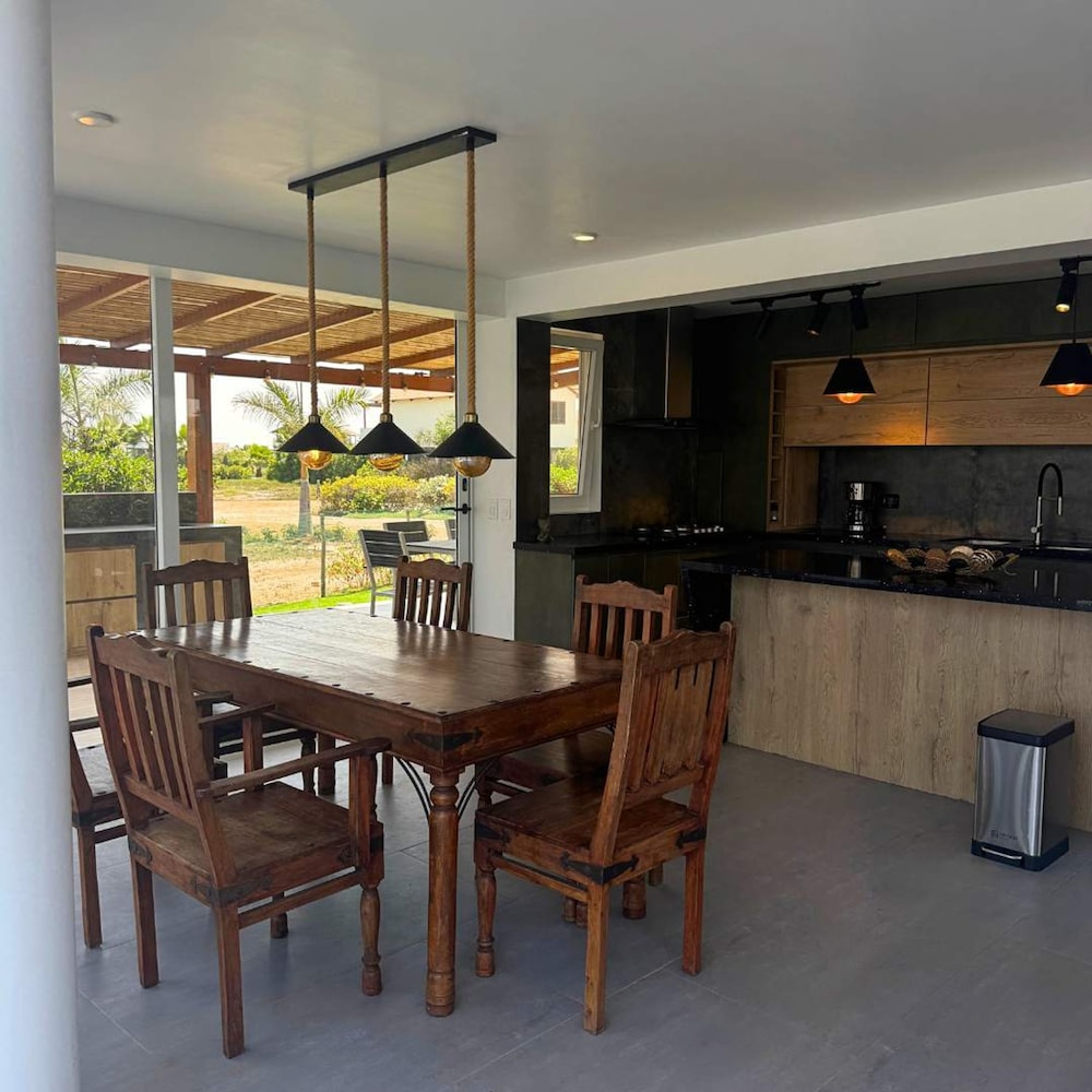 Hop Honolulu Exclusiva Oasis y Playa en Chincha