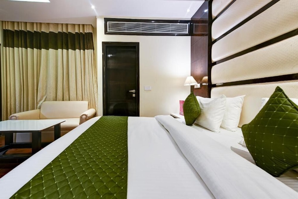 Hotel Geet Deluxe