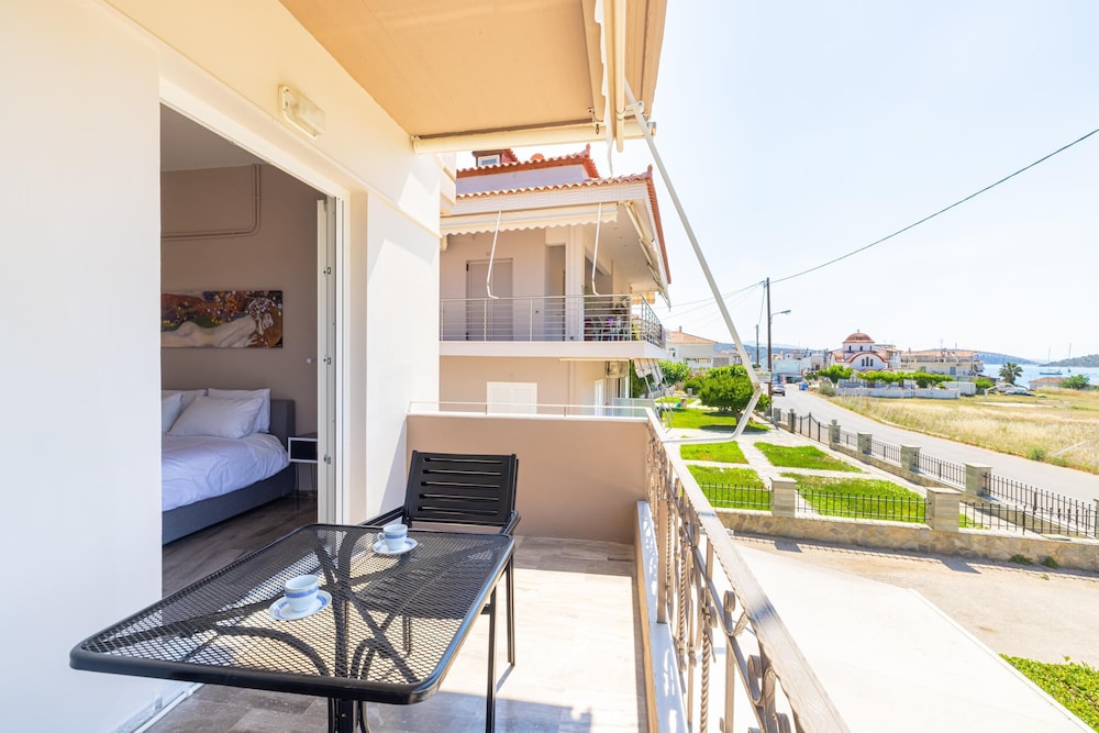 Stork Holiday Apartments - Garden & Sea View