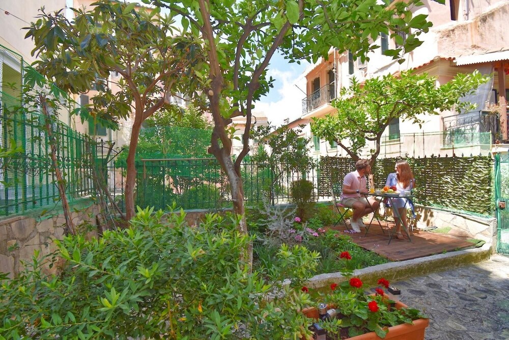 Historic House - Shared Garden view 5
