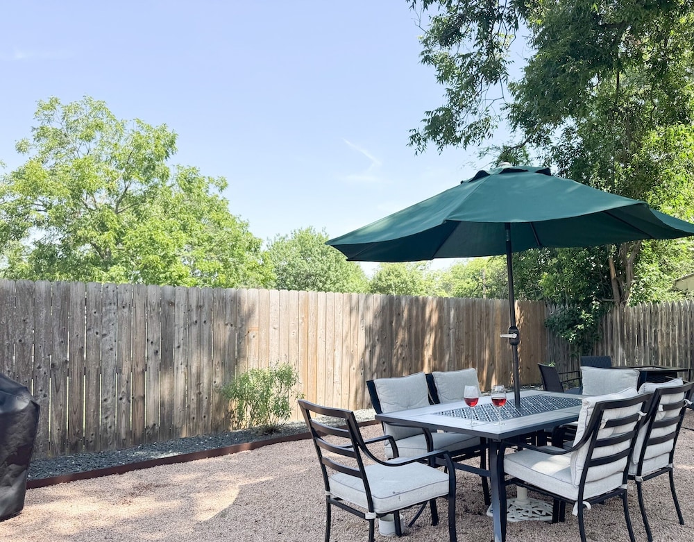 Zander Haus 3 Bedroom Home by RedAwning