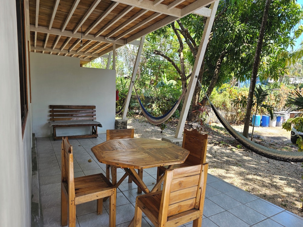 Don Jons Lodge -Surf & Yoga