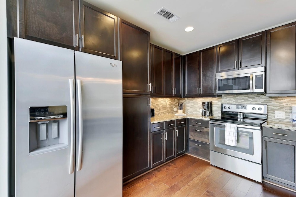 Austin Central 2BD 2BA Apartment view 2