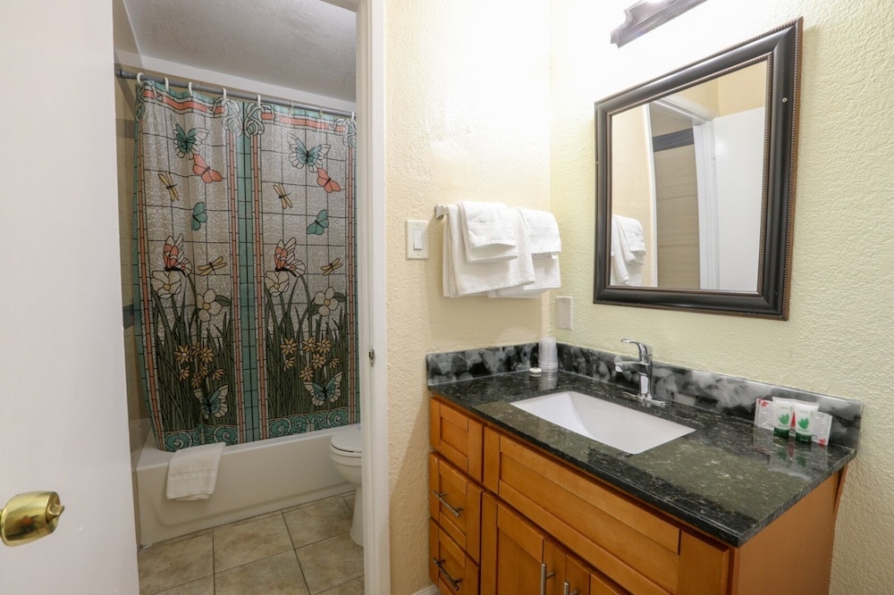 Vallejo Vacations - Motel 7 - Property Image 33
