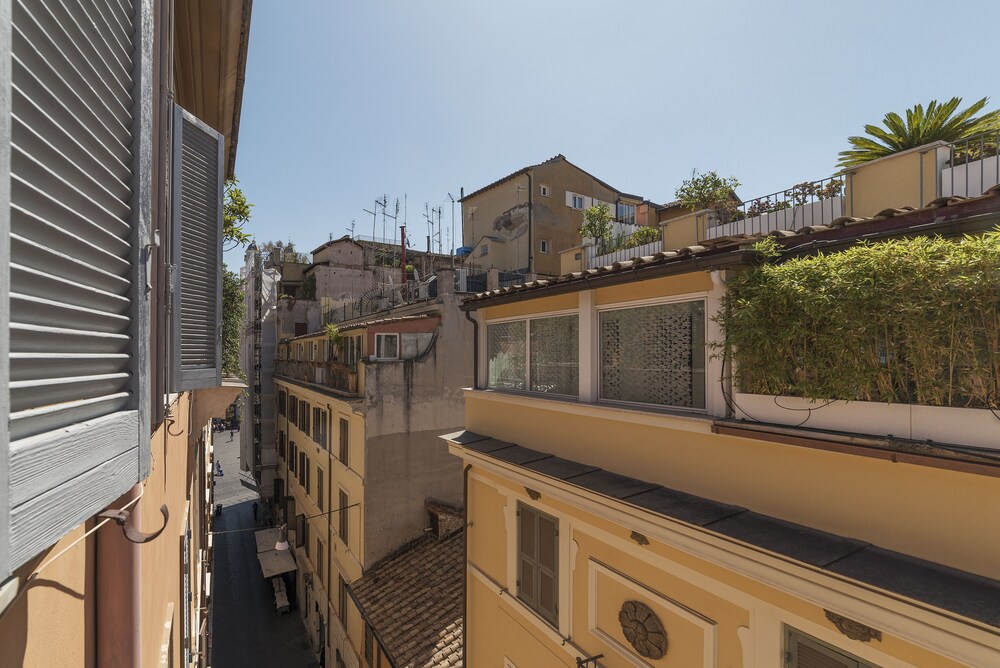 Piazza di Spagna Stylish Flat