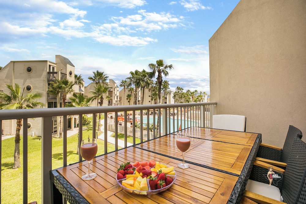 Bahia Mar-Solare Beachfront & Two Pools