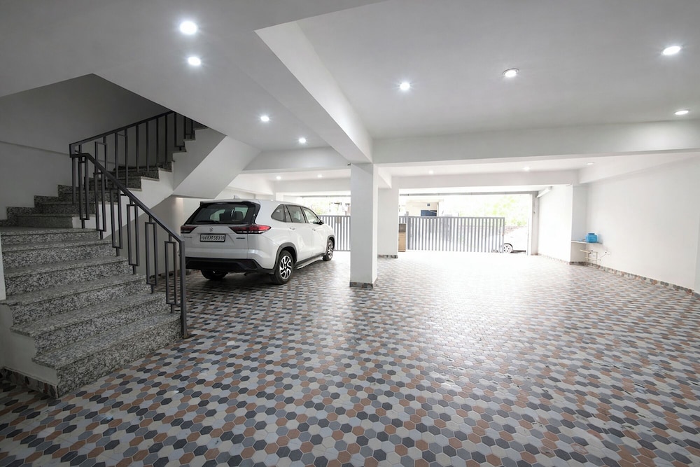 Fabhotel City Charm