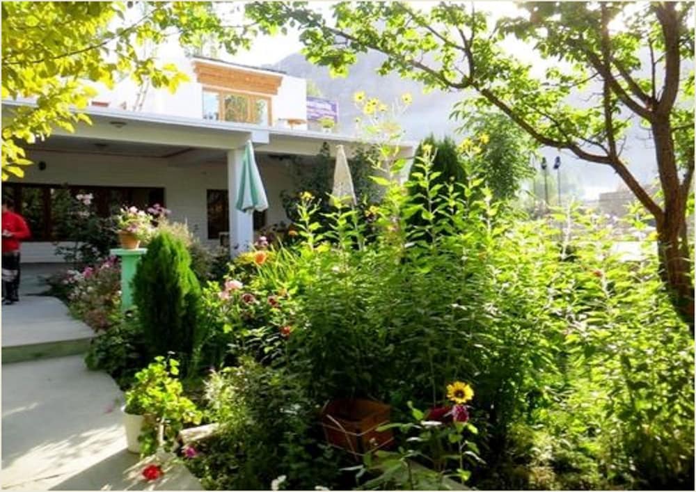TIH A O Guest House & Home stay
