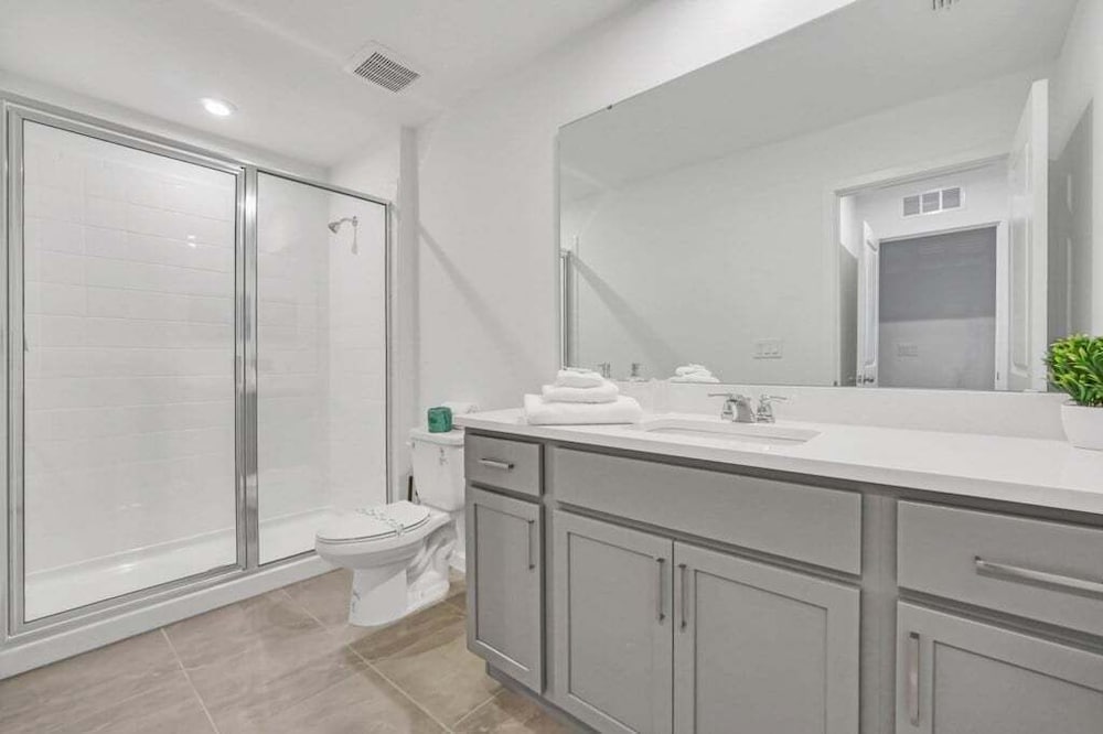 5 Bed 4.5 Bath Townhouse W/ Pool Solara 2307dist 5 Bedroom Townhouse