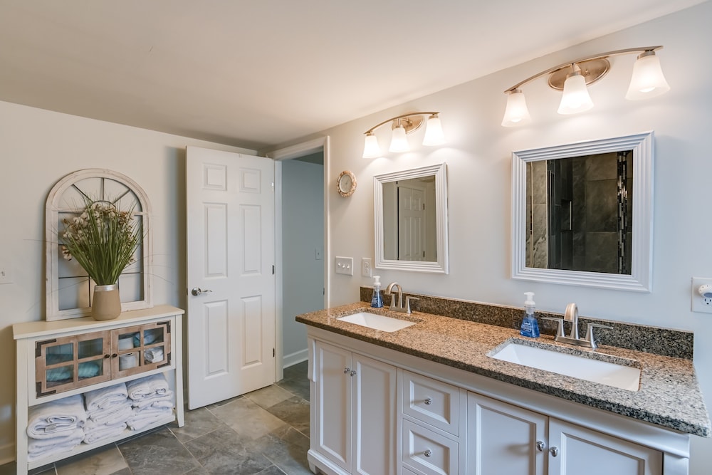 Old Hickory Hideout: Charming Apt w/ Deck! - Property Image 16