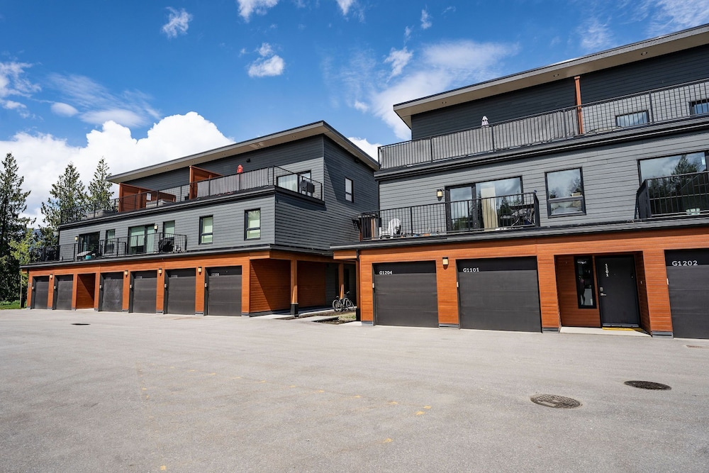 Hotel The RendezView by Revelstoke Vacations - Image 1