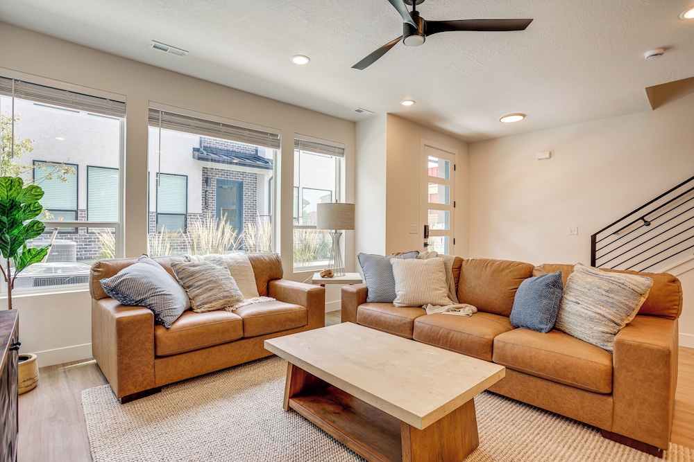 Hike & Ski: Townhome 8 Mi to Dtwn Ogden!