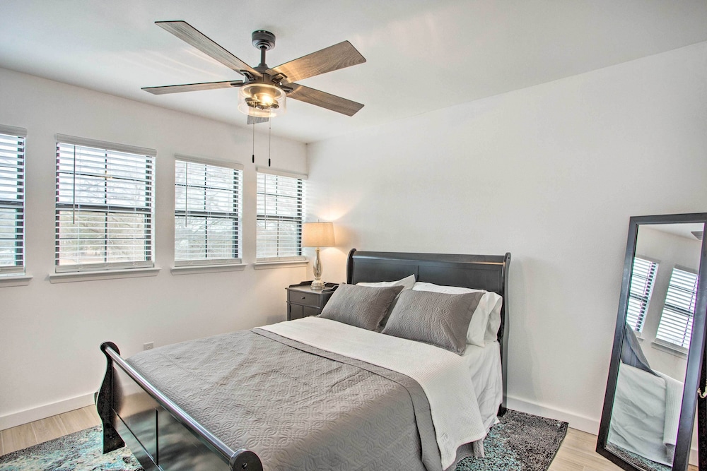 Palestine Vacations - Lakefront Frankston Home w/ Guest Studio! - Property Image 5