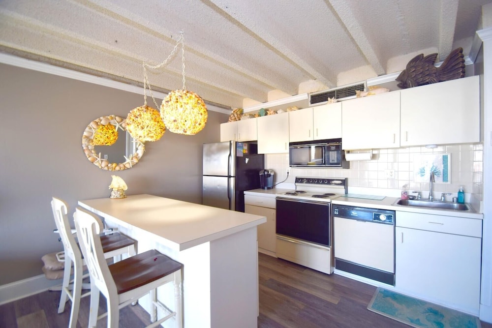 Jada 4H 1 Bedroom Condo by RedAwning view 4