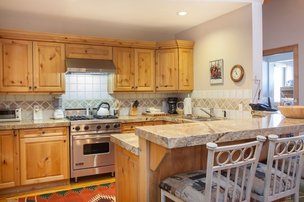 Trail's End Lodge at Deer Valley Resort - Two Bedroom Residence with Spa #406 2 Condo