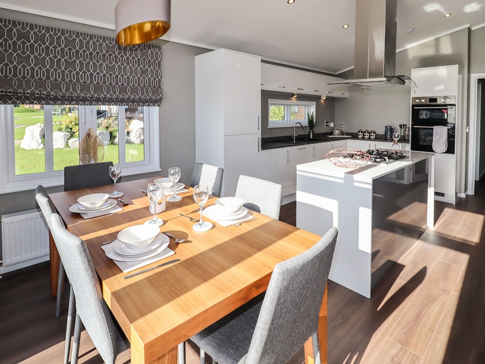28 Delamere Point