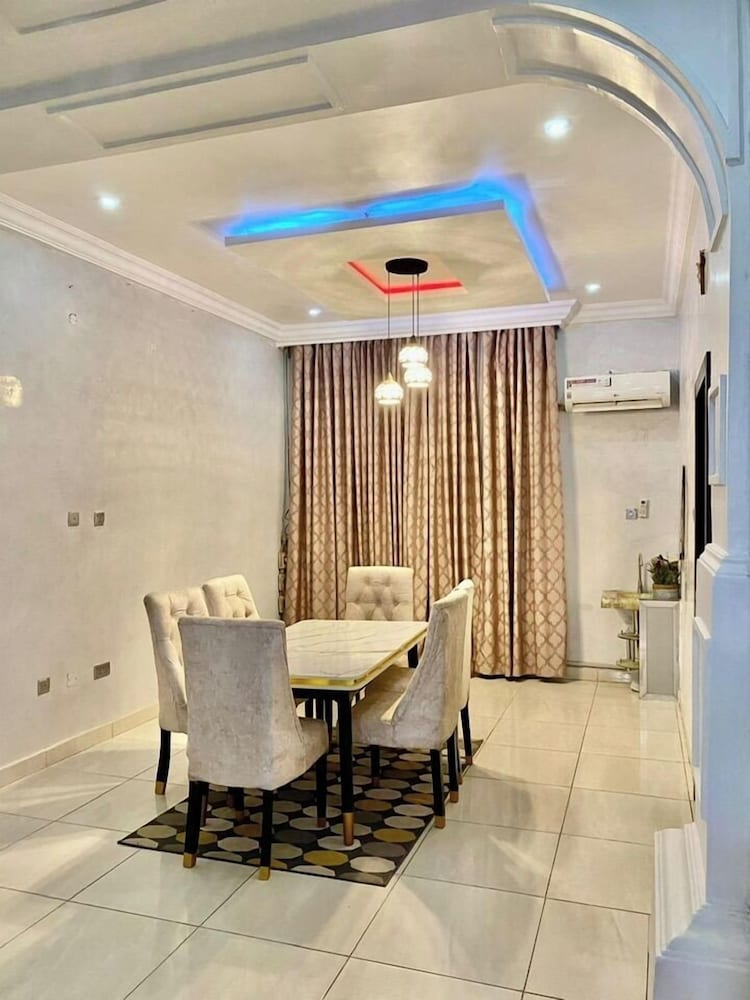 Phibs Luxury Homes