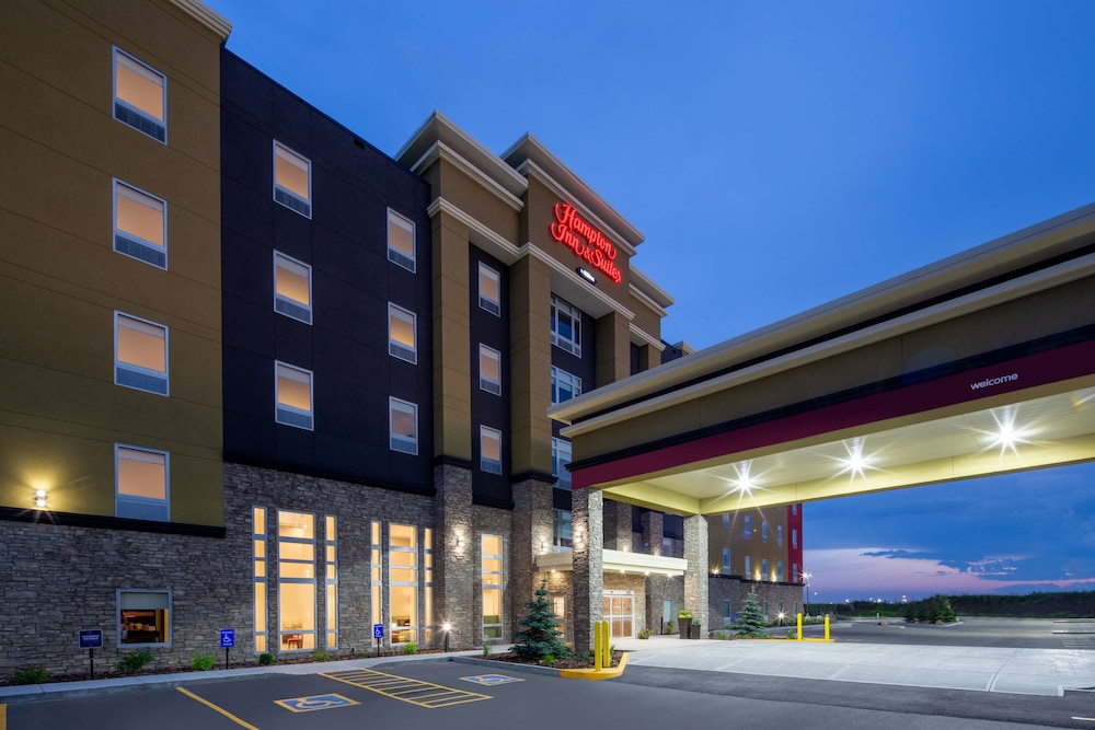 Hotel Hampton Inn & Suites by Hilton Edmonton St. Albert - Image 1