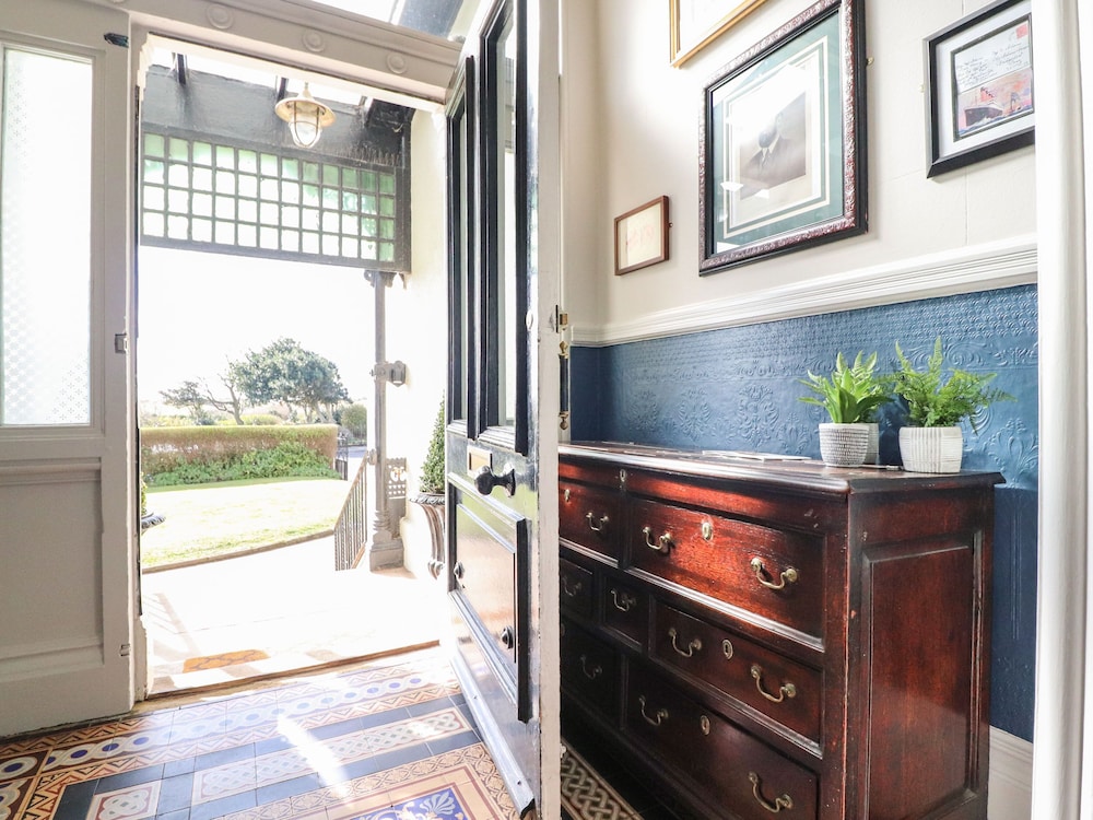 Ismay Dining Room Suite - Titanic Interest