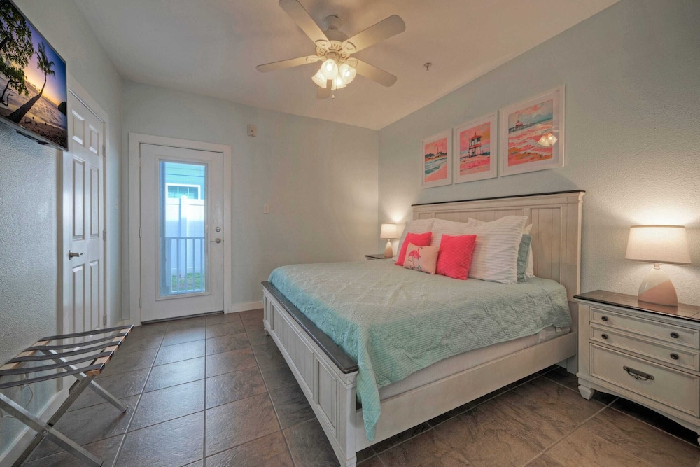 Costa Bahia Condos Sleeps 26, Pool, Short Beach Stroll