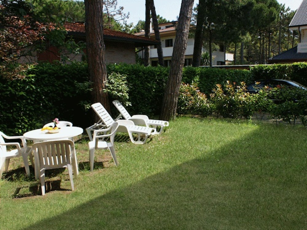 Cozy Flat With Private Fenced Garden a few Steps From Lignano Sabbiadoro Beach
