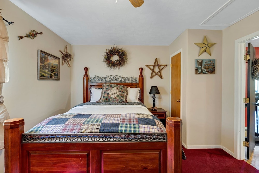 Riverside Serenity: A Picturesque Retreat 2 Bedroom Cottage by RedAwning view 2