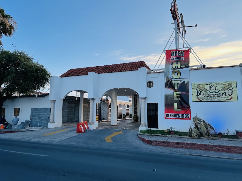 Nuevo Laredo Vacations - Hotel  Suites Hacienda Santa Maria - Property Image 7