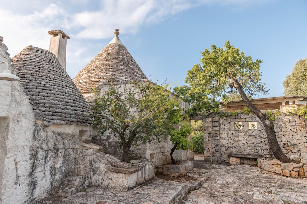 TD Trulli Vittoriani Charme and Pure Nature w Pool