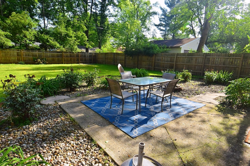 3 Blocks From Nd 3 Bedroom 2 Bath Home 1815