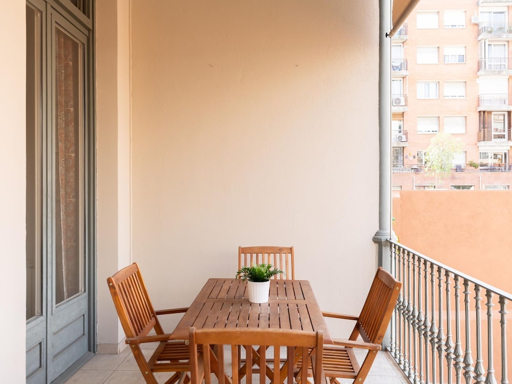 Designer s Three Bedroom Apartment With Terrace