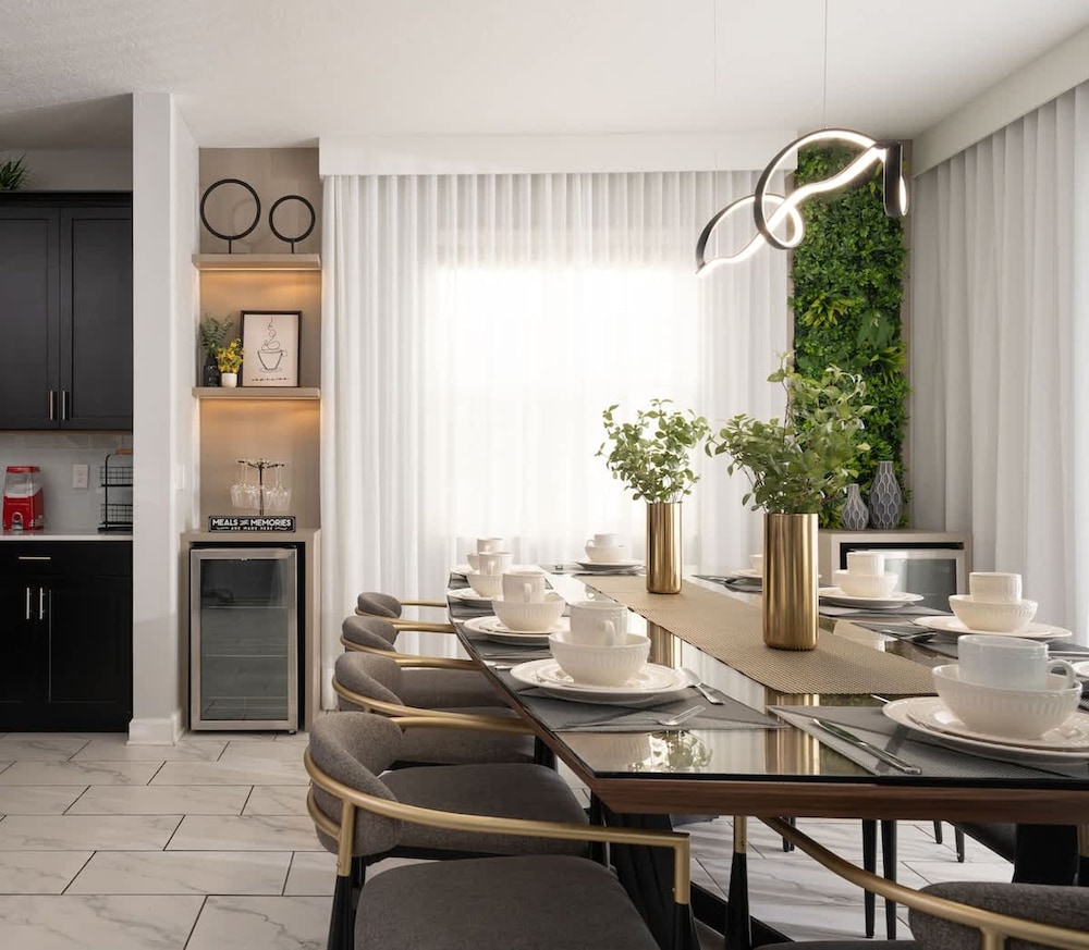 Exclusive Luxe Single Family 6 BR Sl2765