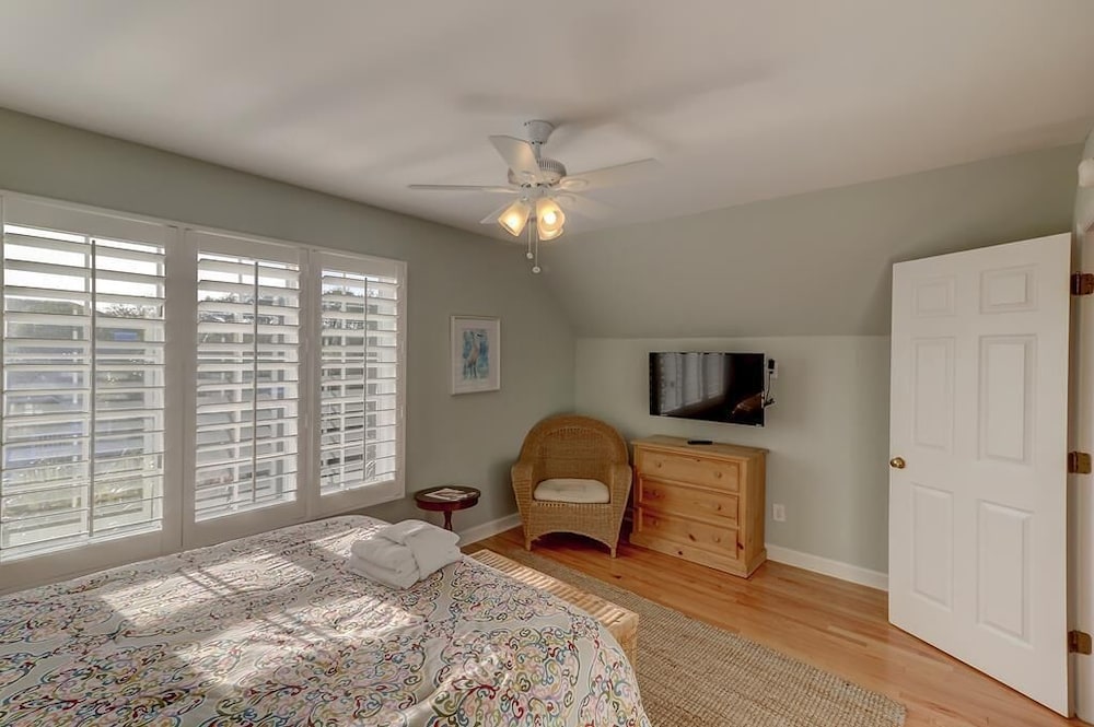 17 56th Avenue view 5