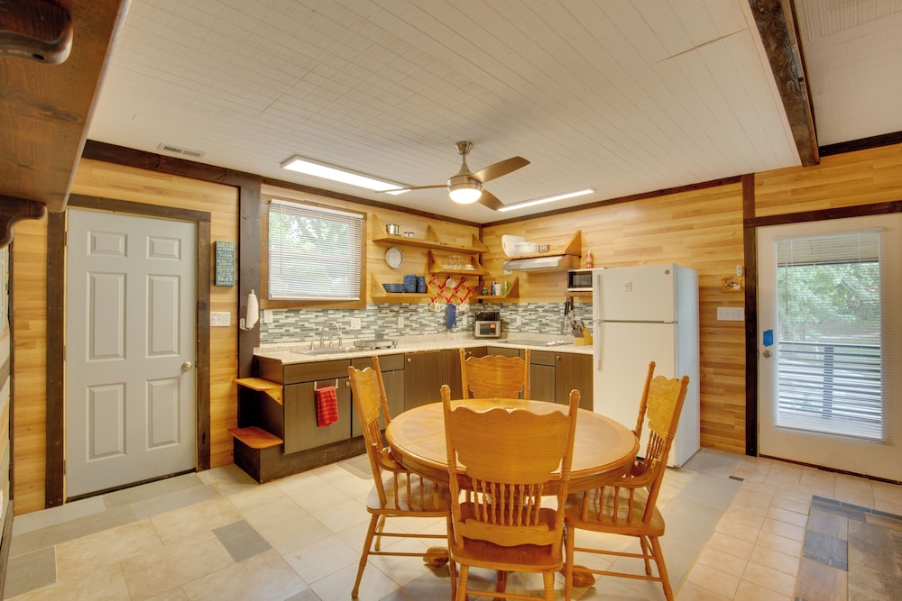 'cedar Pointe' - Peaceful Lake Cabin in Odessa