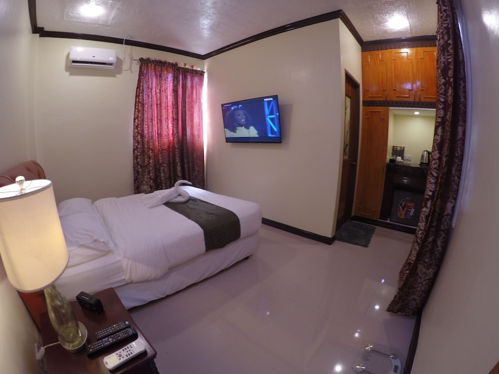 The Executive Villa Inn & Suites