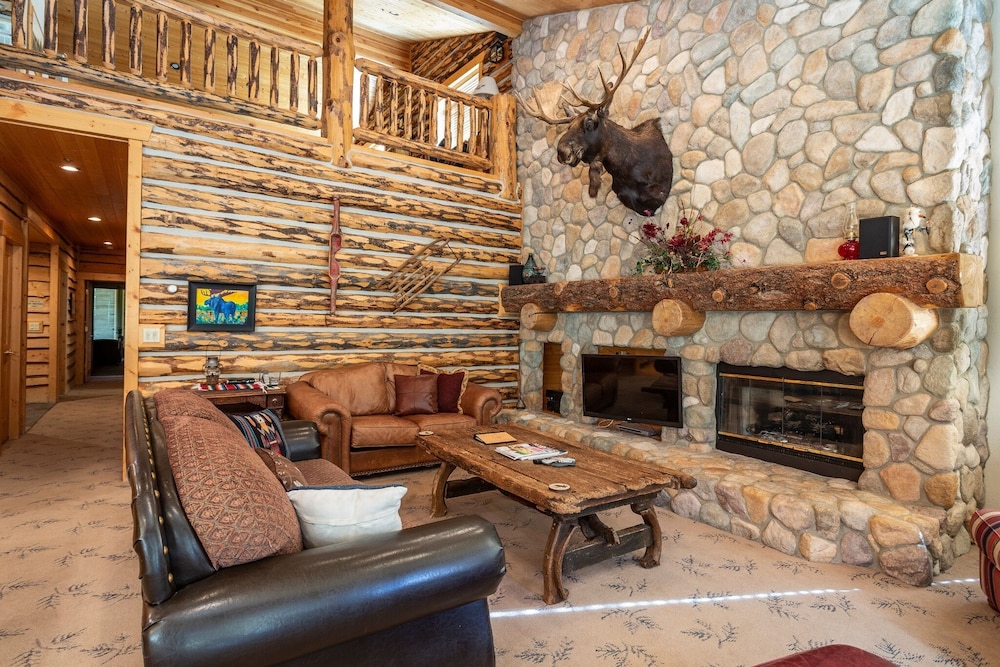 Bristlecone at Deer Valley Resort - Three Bedroom Condo with Loft and Hot Tub #504 3 Condo