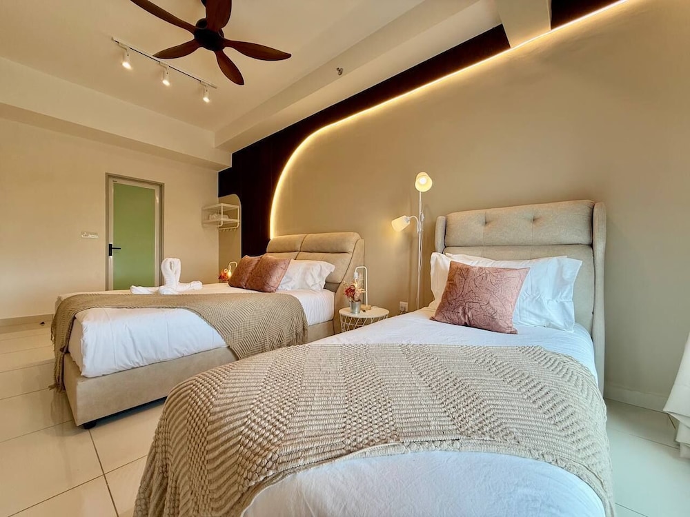 ICC Luxury Suites By Grab A Stay