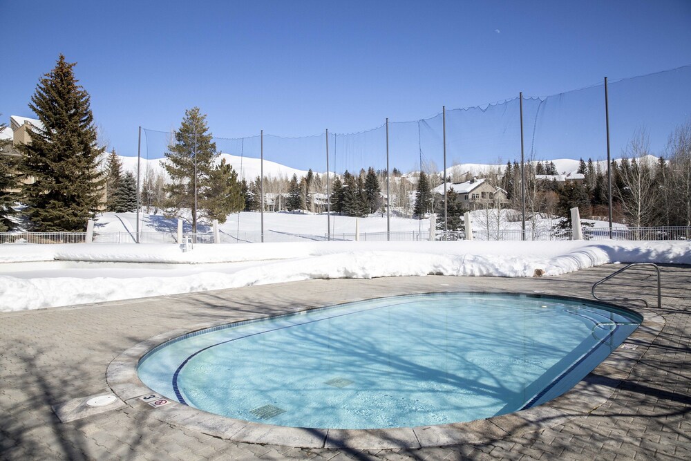 Elkhorn Village - Property Image 18