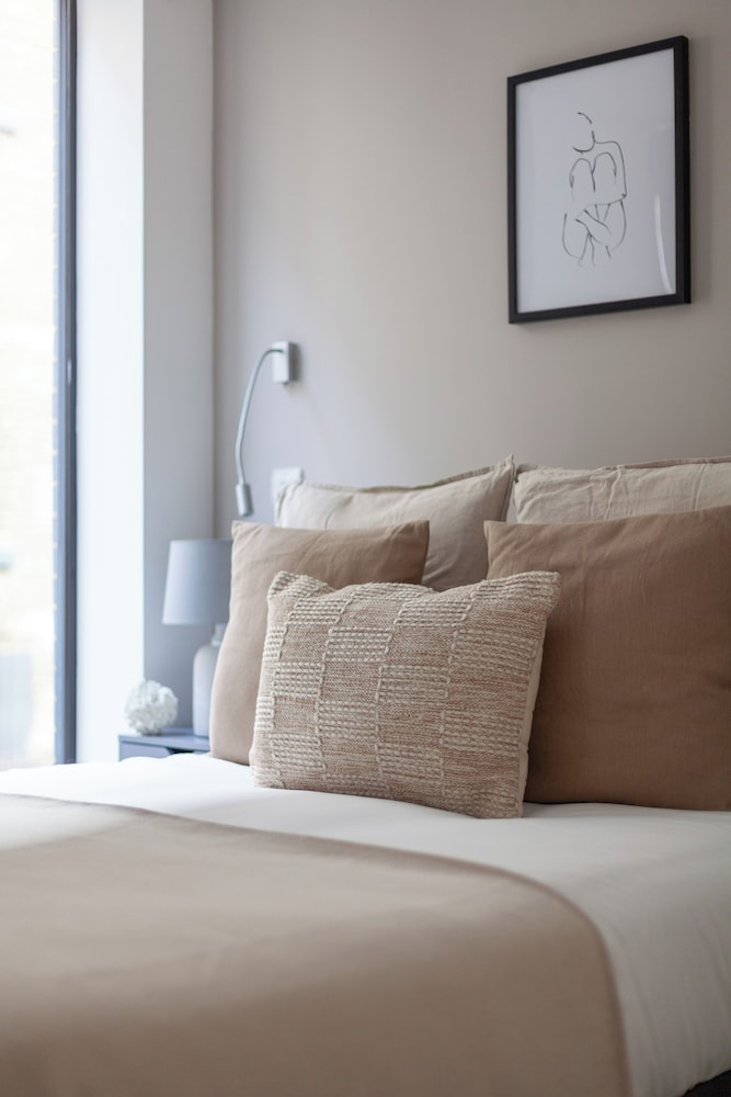 The Old Street Luxury Flat into 3 Bed Apartment in Old Street